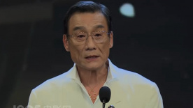 美女嗯啊